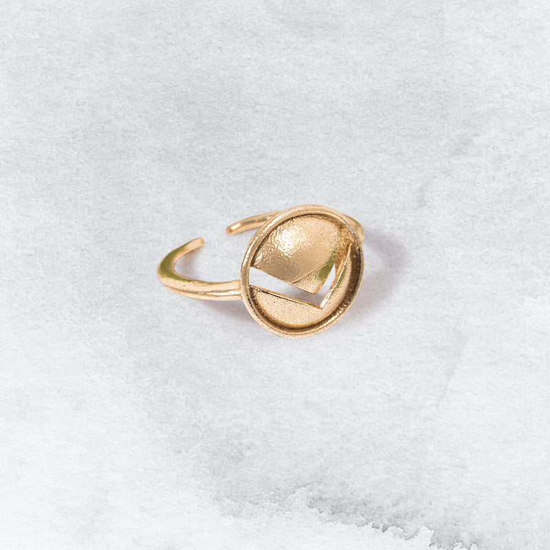 Minimal Chevron Ring - Gold