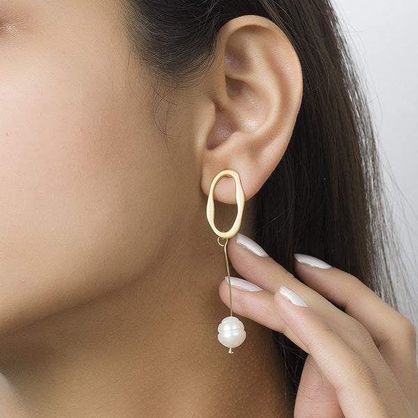 Mismatch Dangling Pearl Earrings