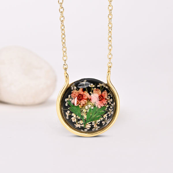 Black & Red Dry Flower Necklace