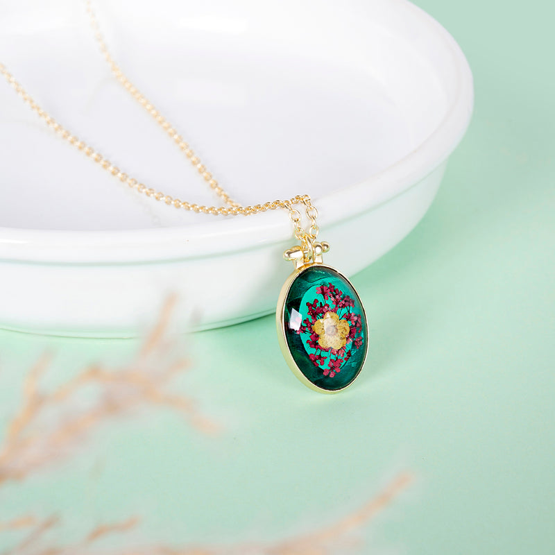 Multicoloured Dry Flower Oval Necklace